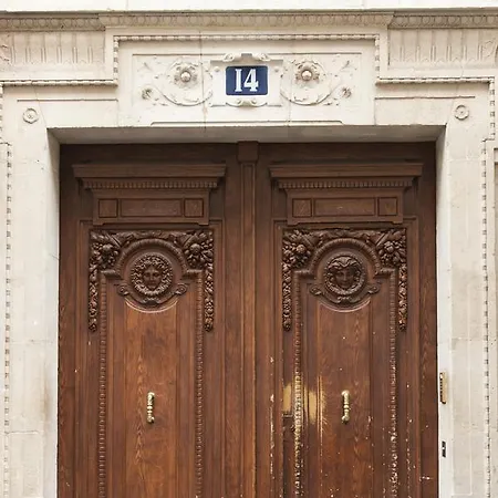 Champs Elysees - Lincoln Apartment *