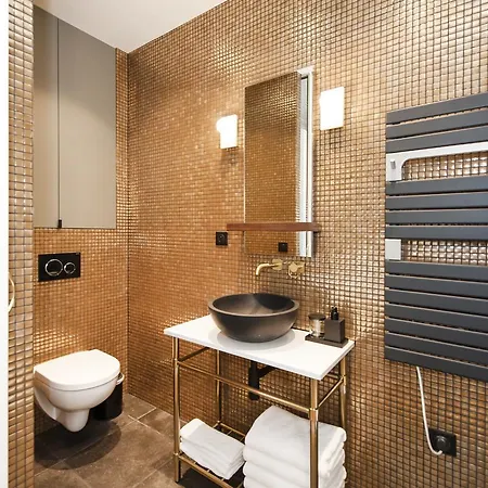 Champs Elysees - Lincoln Apartment *