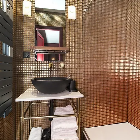 Champs Elysees - Lincoln Apartment