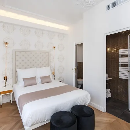 Champs Elysees - Lincoln Apartment