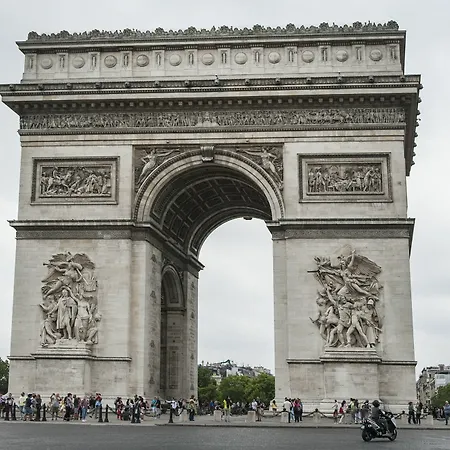 Champs Elysees - Lincoln Apartment