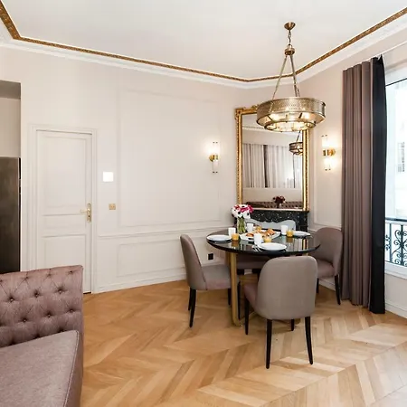 Champs Elysees - Lincoln Apartment